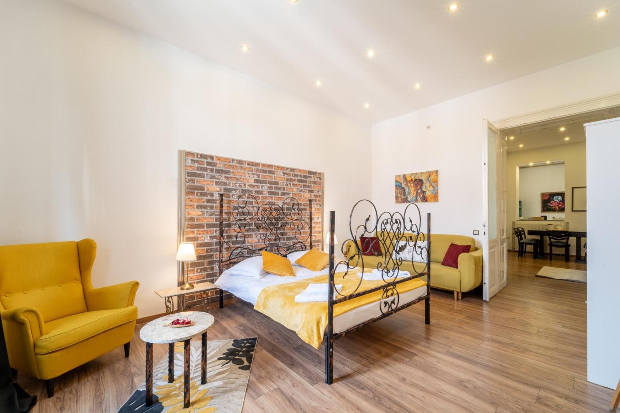 Cozy Spacious 5 Star Accommodation In The Heart Of Historic Center Cluj-Napoca Extérieur photo