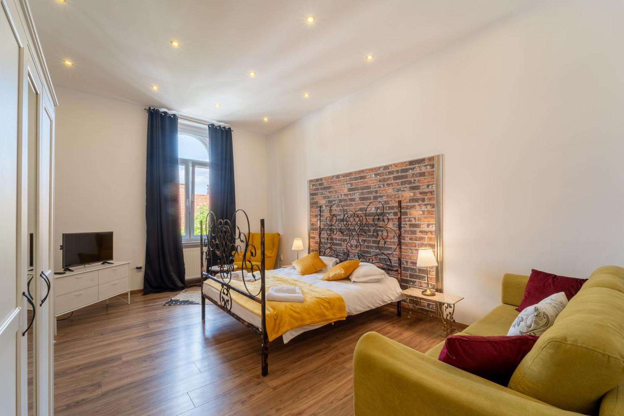 Cozy Spacious 5 Star Accommodation In The Heart Of Historic Center Cluj-Napoca Extérieur photo