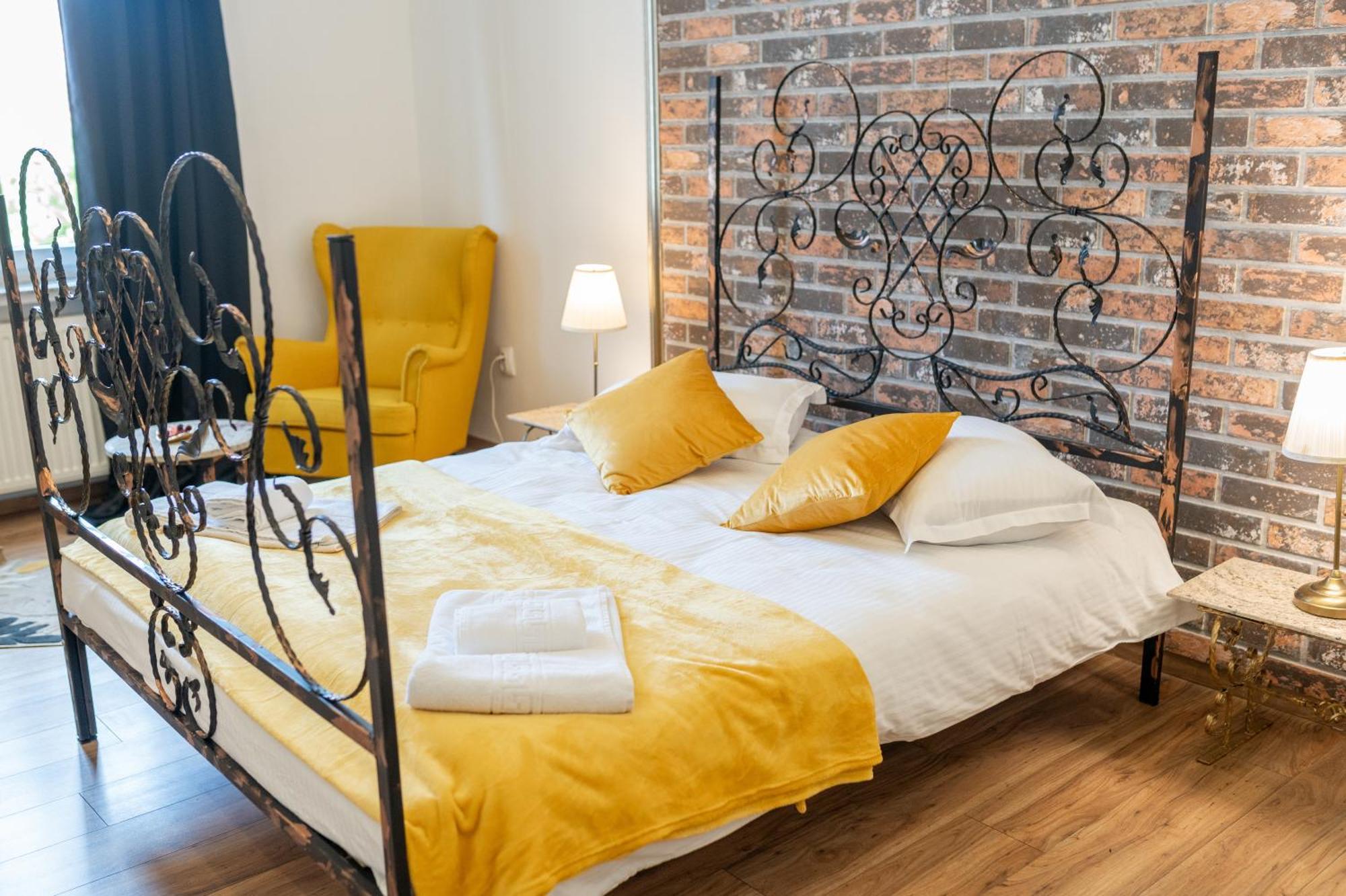 Cozy Spacious 5 Star Accommodation In The Heart Of Historic Center Cluj-Napoca Extérieur photo