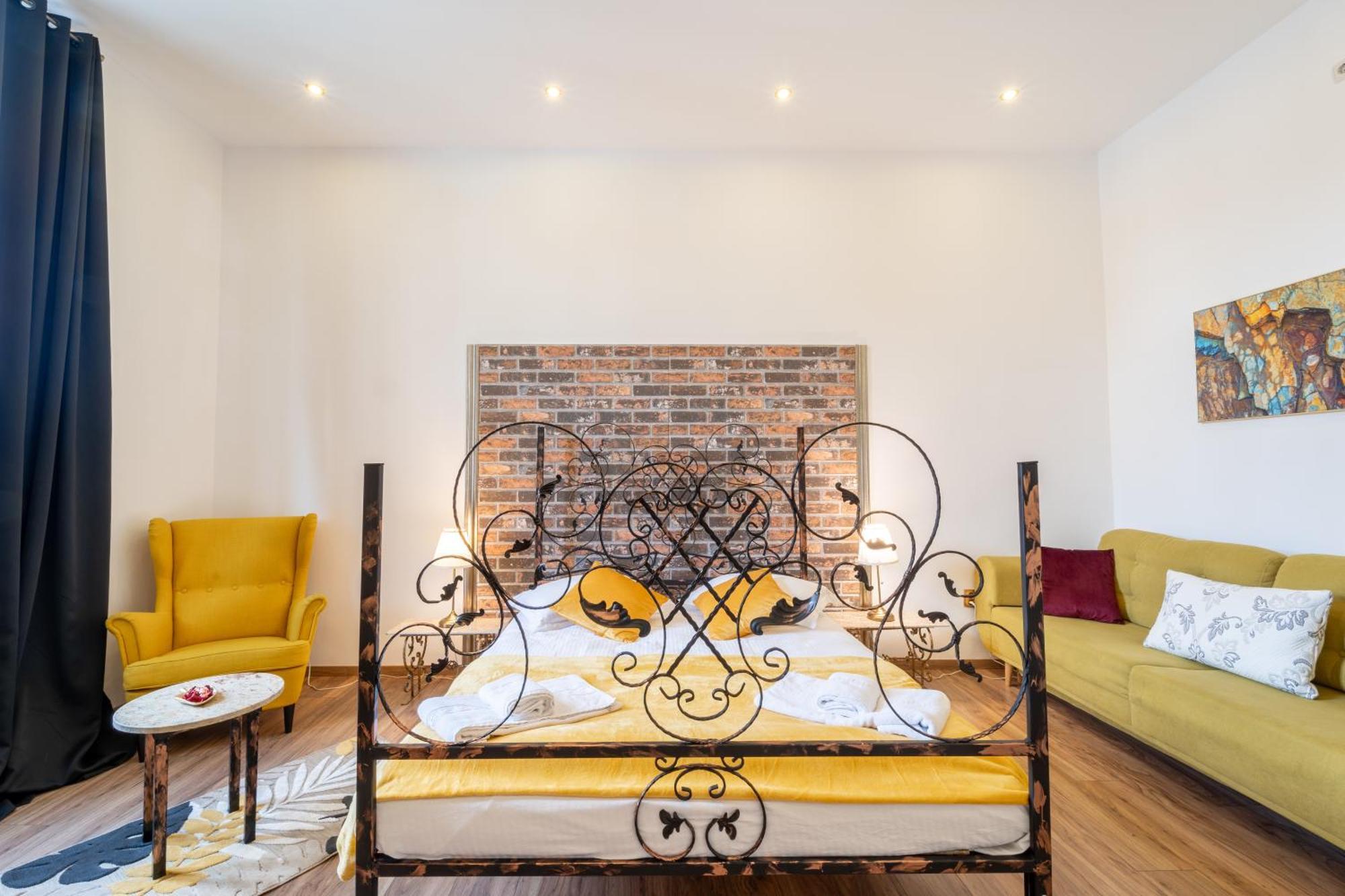 Cozy Spacious 5 Star Accommodation In The Heart Of Historic Center Cluj-Napoca Extérieur photo